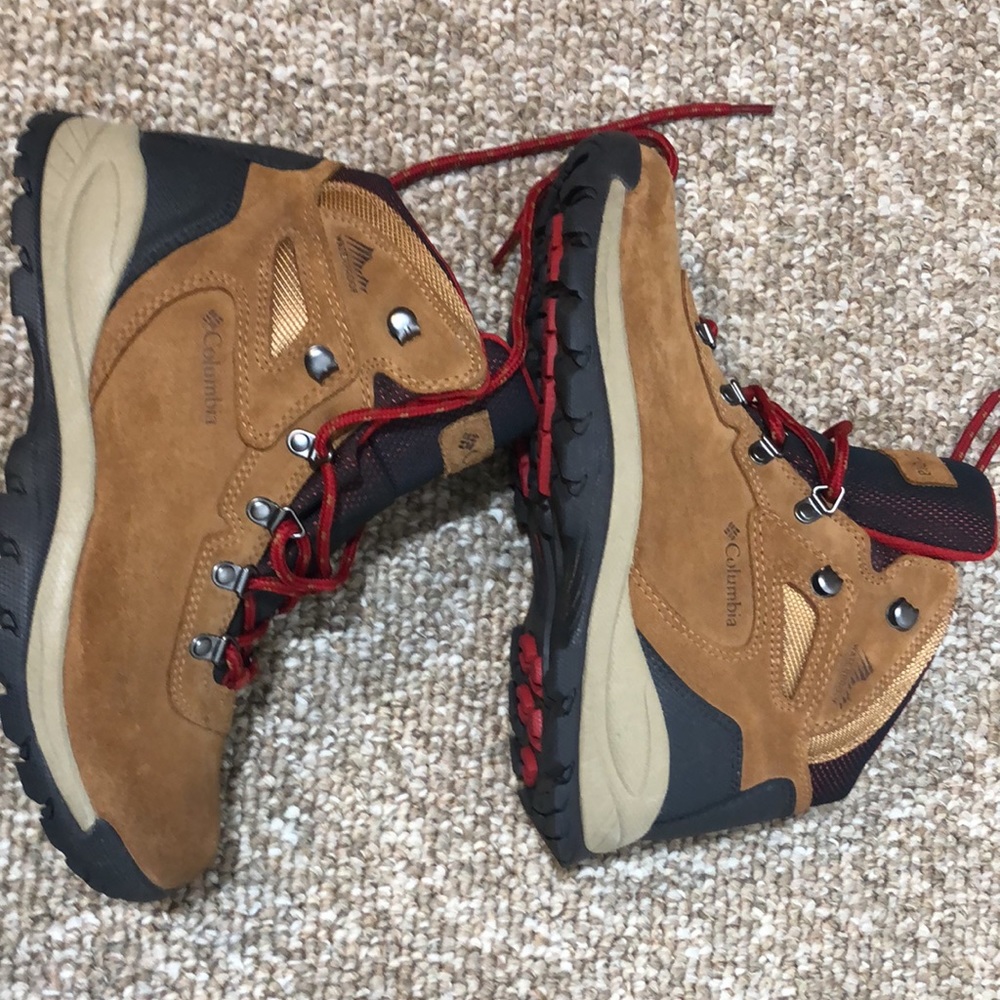 Tan like new Columbia lightweight hiking boots